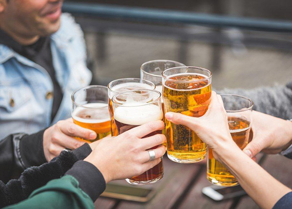 Hạn chế việc uống rượu bia, chất kích thích khi bị zona thần kinh