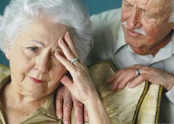Tuổi tác là yếu tố nguy cơ lớn nhất của bệnh alzheimer