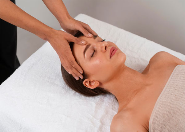 Bấm huyệt chữa đau nửa đầu