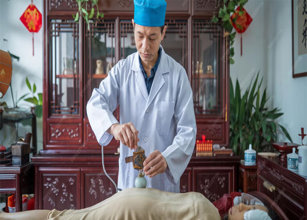 y sĩ y học cổ truyền