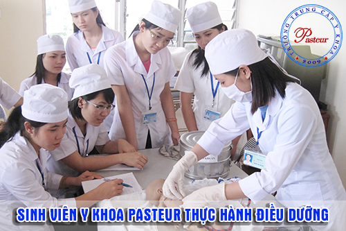 Sinh viên Y Khoa pasteur thực hành điều dưỡng