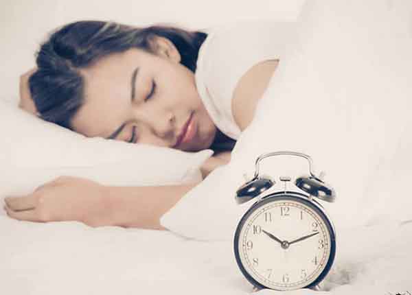 Đi ngủ sớm, ngủ đủ giấc để điều trị bệnh hiệu quả